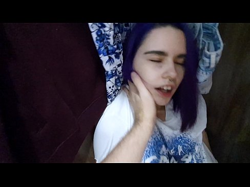 ❤️ Ya sami kanwata a cikin kabad ya taimaka mata ️ Batsa ❤